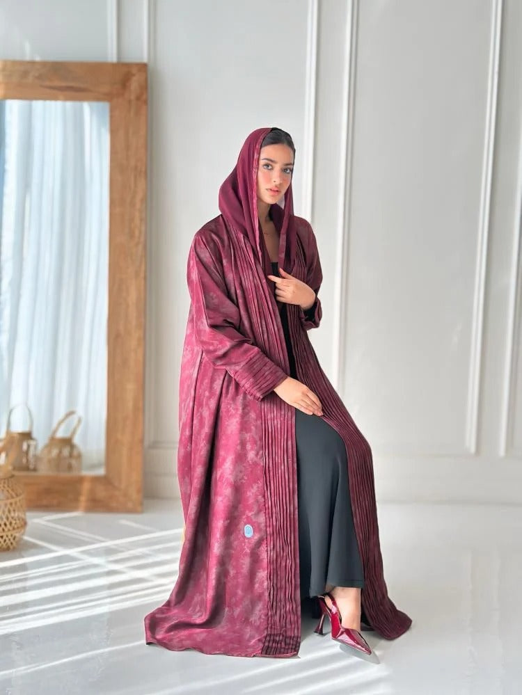 Elegant and luxurious Oudi abaya with a pleat on the sleeves and chest